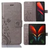 Collage of a phone case and a foldable phone. Produktbild-Vorschau