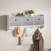 A white wall-mounted shelf with three gray fabric storage bins and five hooks below, displaying a hat, a tote bag, and a coat. Voir les images du produit