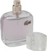 Lacoste-Duftflakon in zartem Violett mit silbernem Sprühkopf, daneben liegt die glasklare Kappe separat. Produktbild-Vorschau