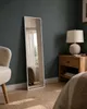 Aufstellung oder Montage des LunaMirror Quin Tür- und Wandspiegels in Weiß, 122 x 35 cm Produktbild-Vorschau