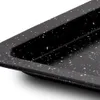 A close-up view of the speckled interior of a baking tray. Voir les images du produit
