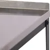 Close-up of the edge of a metal shelf on a black metal frame. Voir les images du produit