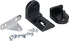 A set of black and silver mounting accessories for a product, including brackets and screws, laid out on a white background. Voir les images du produit