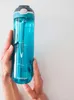 Hands holding a blue Contigo water bottle against a white background. Anteprima dell’immagine prodotto