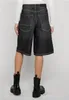 Urban Classics Bermuda da donna in denim nero, modello Anteprima dell’immagine prodotto 2
