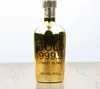 A golden bottle of gin is displayed against a white and light gray background. Anteprima dell’immagine prodotto
