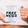 Huuraa Kaffeetasse Free Hugs Schriftzug 330ml Weiß Keramik Produktbild-Vorschau 3