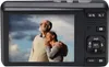 The back of a digital camera displaying a photo of an elderly couple. Podgląd zdjęcia produktu