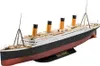 A model of the R.M.S. Titanic ship on a black display stand. Anteprima dell’immagine prodotto