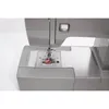 Close-up of the needle and bobbin area of a gray sewing machine with a silver extension table. Anteprima dell’immagine prodotto