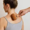 Holzmassagegerät mit Griff – Entspannungsroller zur Produktbild-Vorschau 2