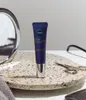 A NIVEA MEN Anti-Age Hyaluron eye cream tube is displayed on a speckled tray, with a mirror, scissors, and a comb in the background. Voir les images du produit