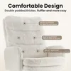 Close-up of a fluffy white chair with labels highlighting its comfort features. Voir les images du produit