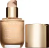 A bottle of Clarins Everlasting Youth Fluid foundation with its cap off, placed on a white background. Podgląd zdjęcia produktu