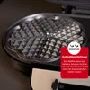 Close-up of a waffle iron with a red overlay highlighting its non-stick coating. Produktbild-Vorschau