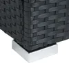 A close-up view of the corner of a black rattan furniture piece with a silver metal foot. Produktbild-Vorschau