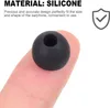 A close-up of a black silicone earbud tip held on a fingertip. Voir les images du produit