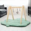 Dětská edukační dřevěná hrazdička s hračkami New Baby Náhled obrázku produktu 2