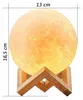 A moon-shaped lamp with a wooden stand, with dimensions indicated. Podgląd zdjęcia produktu