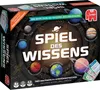 The image shows the packaging of a board game called 'Spiel des Wissens' (Game of Knowledge). The box features a space-themed design with planets, rockets, and satellites, and highlights key features like 'over 2000 questions' and '2 difficulty levels'. Anteprima dell’immagine prodotto