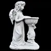 Angelo in piedi presso la fontana d'acqua I Massiccia Anteprima dell’immagine prodotto 1
