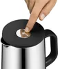 A close-up shot of a person's finger pressing a button on the lid of a silver kettle. Voir les images du produit