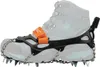 Gleitschutz "Alp 2.0" von Nortec; schwarz mit orangefarbenem Riemen; montiert auf einem Wanderschuh. Voir les images du produit