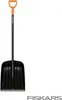 A Fiskars snow shovel against a white background. Anteprima dell’immagine prodotto