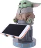 A figurine of Grogu from Star Wars holding a smartphone. Anteprima dell’immagine prodotto