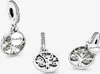 Three views of a silver charm shaped like a tree with the word "Family" on a small disc. Anteprima dell’immagine prodotto