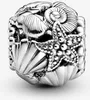 A close-up studio shot of a silver charm with various sea-themed elements. Anteprima dell’immagine prodotto