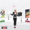 A woman stands between two promotional banners, holding a white and a black insulated box. Icons representing food items are displayed next to each box. Produktbild-Vorschau