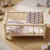 Ein Puppenbett aus Holz in einer natürlichen Farbe mit Produktbild-Vorschau 3