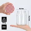 A hand holding a red and white checkered lid above a clear glass jar, with dimensions and weight indicated. Produktbild-Vorschau