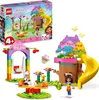 A LEGO set featuring characters and play structures from Gabby's Dollhouse, including a treehouse with a slide, a swing, and a carousel. Produktbild-Vorschau