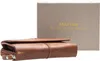 A brown leather wallet is shown in front of its packaging box. Produktbild-Vorschau