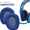 A pair of blue ear pads for Logitech G733 headphones are shown next to a blue Logitech G733 headset. Produktbild-Vorschau