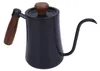 A black gooseneck coffee kettle with a wooden handle and lid knob, presented against a white background. Podgląd zdjęcia produktu