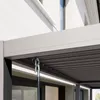 Close-up view of a pergola's attachment point and roof structure. Voir les images du produit