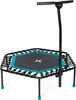 A square fitness trampoline with a handle bar, shown against a white background. Voir les images du produit