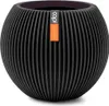 A black, ribbed, spherical planter pot with a label attached. Produktbild-Vorschau