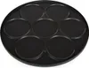 A top-down view of a black crepe maker with seven circular indentations. Anteprima dell’immagine prodotto