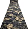A long runner rug with a tropical leaf pattern is laid out on a white background. Produktbild-Vorschau
