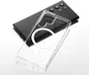 A clear protective case with a magnetic ring is placed on top of a black smartphone. Anteprima dell’immagine prodotto