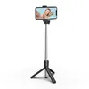 A selfie stick with a phone attached, displaying a person taking a selfie. Voir les images du produit