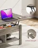 A laptop and mouse are placed on a lift-top coffee table, with a close-up inset showing the lifting mechanism and another inset highlighting a finger grip. Voir les images du produit