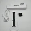 A product shot of an Apple Watch SE with its accessories and packaging. Anteprima dell’immagine prodotto