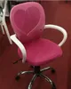 A pink office chair with a heart-shaped backrest is shown on a red carpet. Produktbild-Vorschau