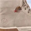 Close-up of a beige boot. Voir les images du produit