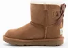 A single brown Ugg boot is shown against a white background. Produktbild-Vorschau